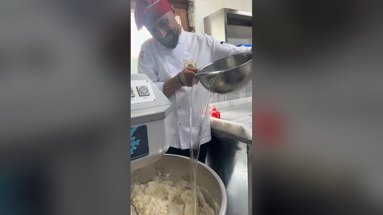 Focaccia Tarifi: İtalyan Usulü Zeytinyağlı Ekmek